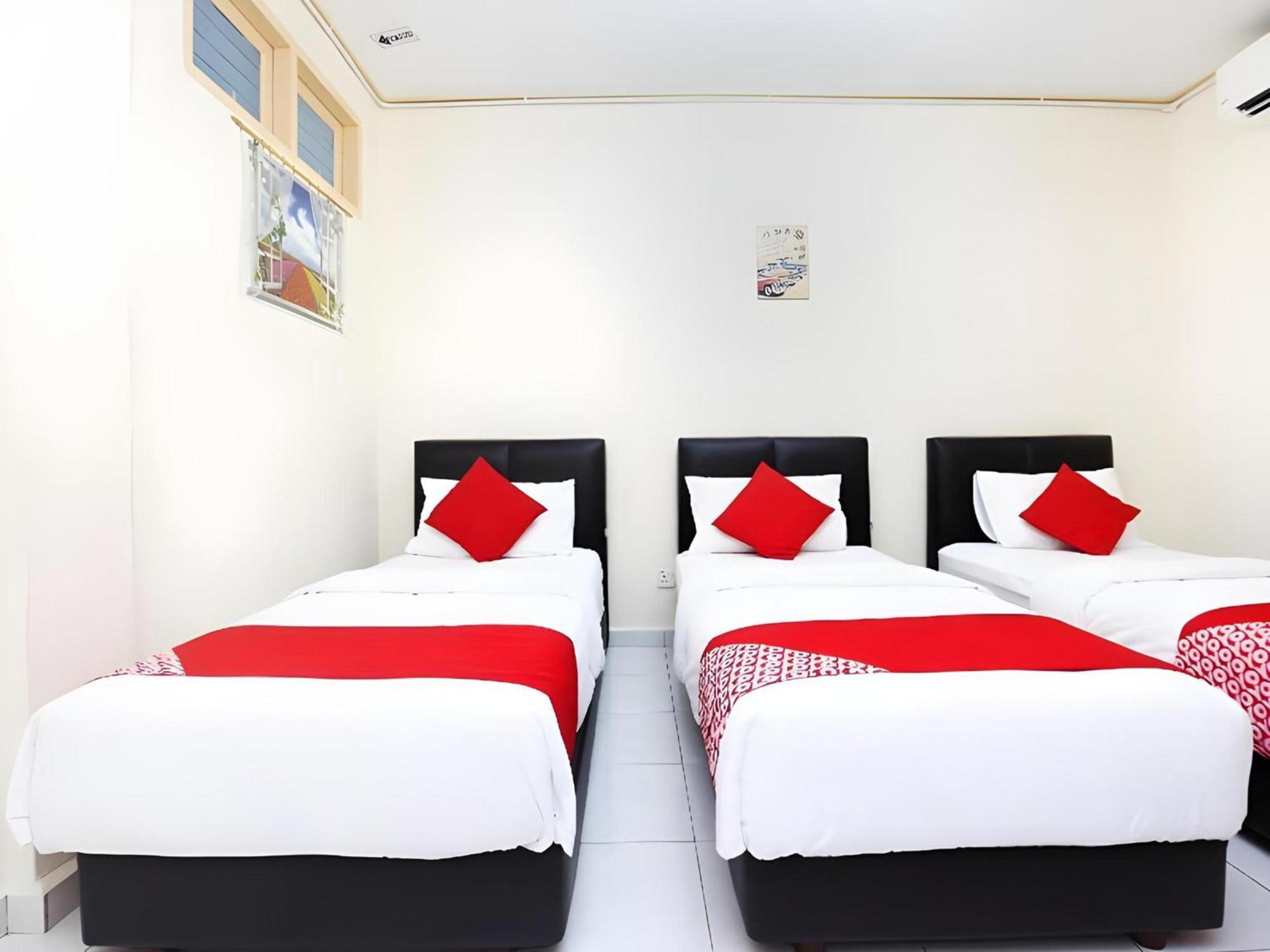 Super Oyo 89640 Hotel Pelangi Marang Kültér fotó