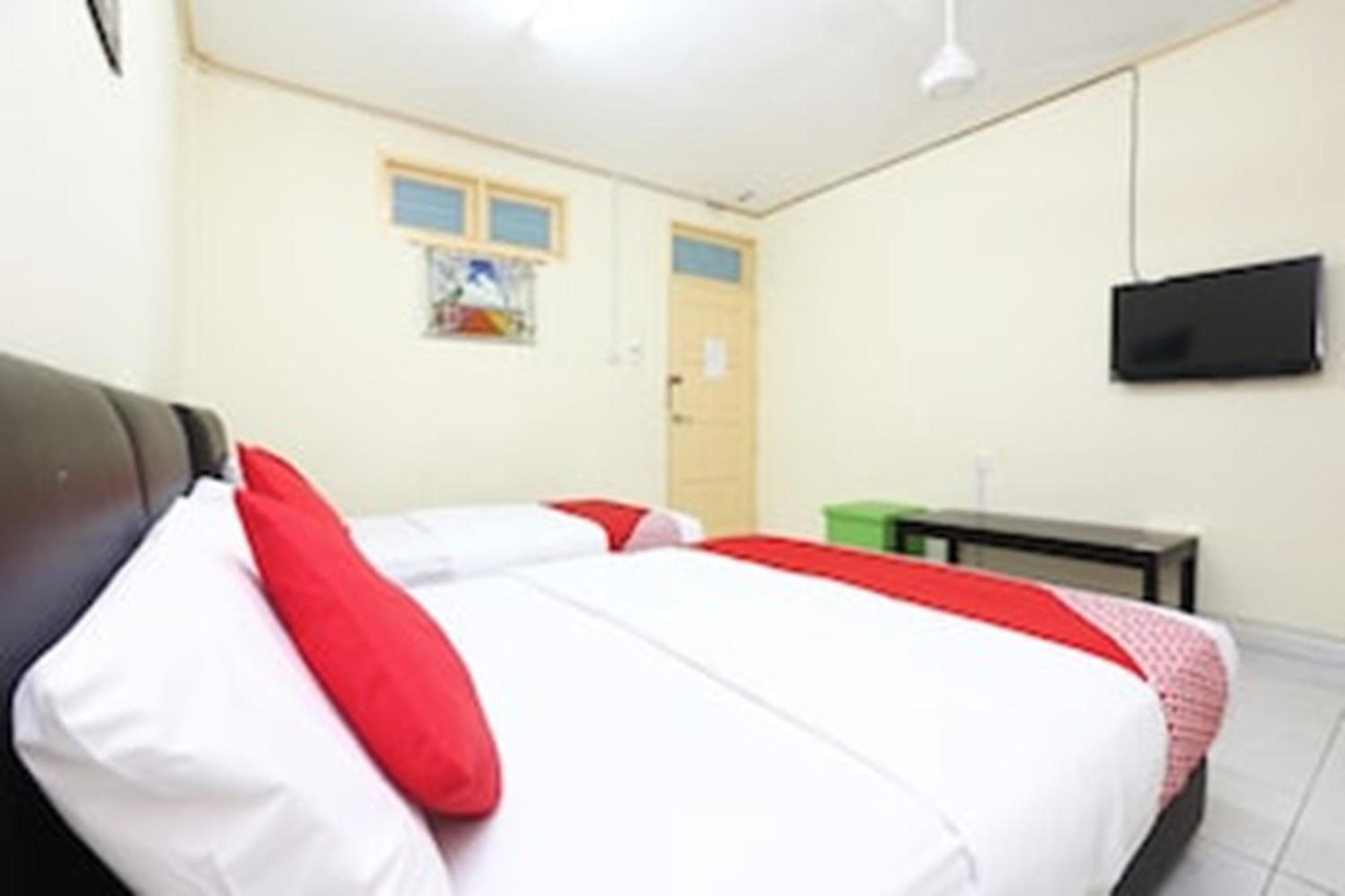 Super Oyo 89640 Hotel Pelangi Marang Kültér fotó