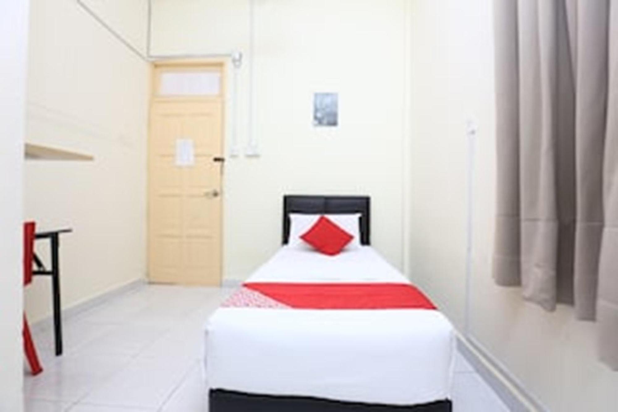 Super Oyo 89640 Hotel Pelangi Marang Kültér fotó