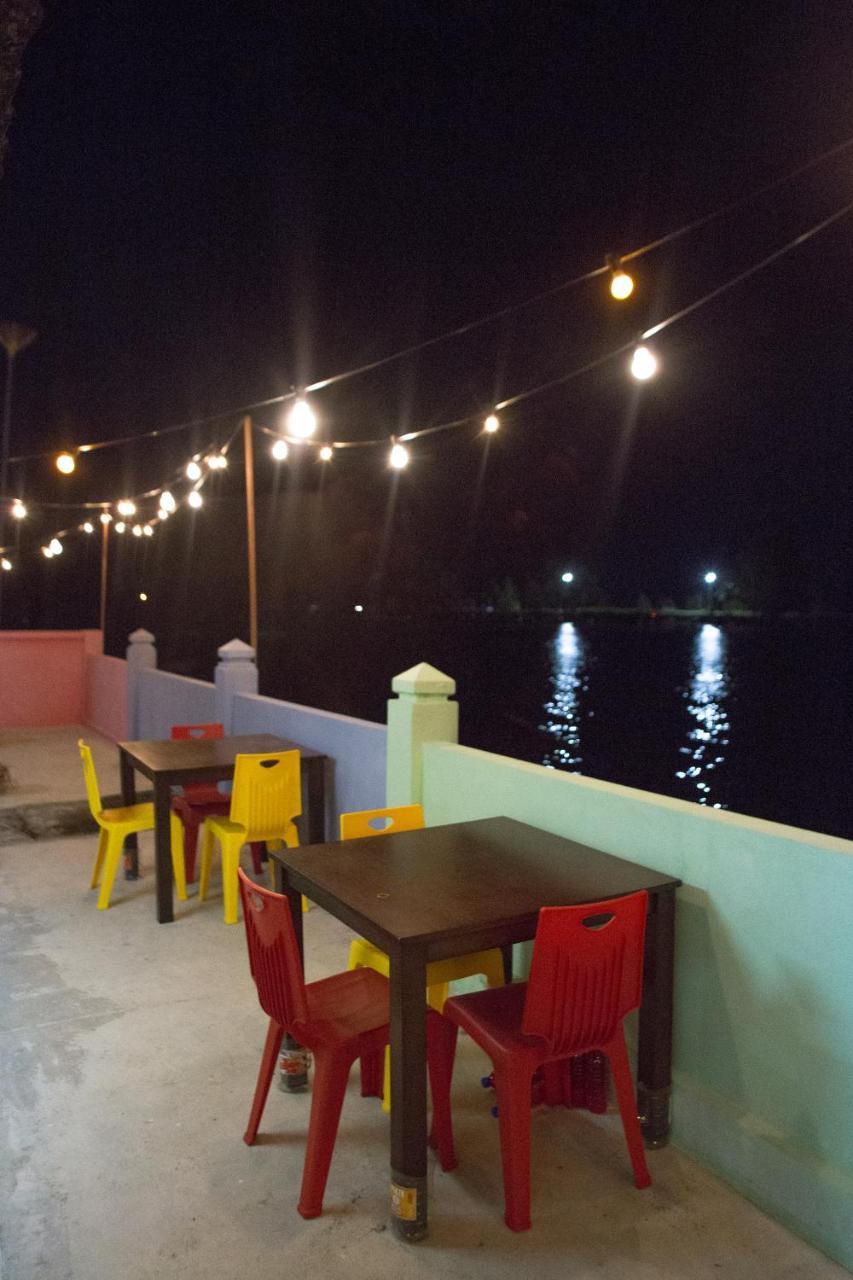 Super Oyo 89640 Hotel Pelangi Marang Kültér fotó