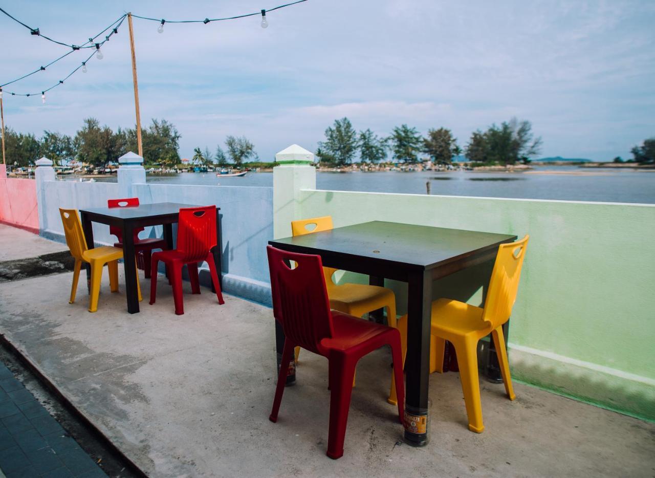 Super Oyo 89640 Hotel Pelangi Marang Kültér fotó